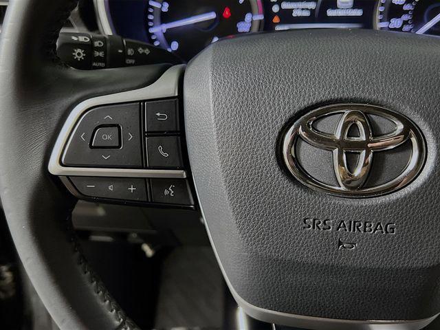 used 2022 Toyota Highlander car, priced at $33,322