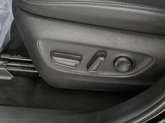 used 2022 Toyota Highlander car, priced at $33,322