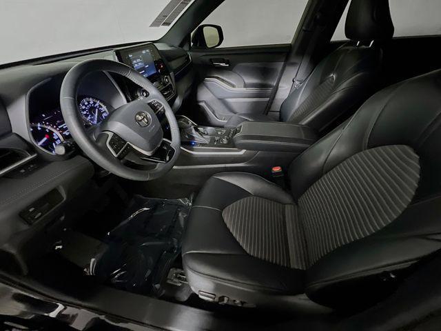 used 2022 Toyota Highlander car, priced at $33,322