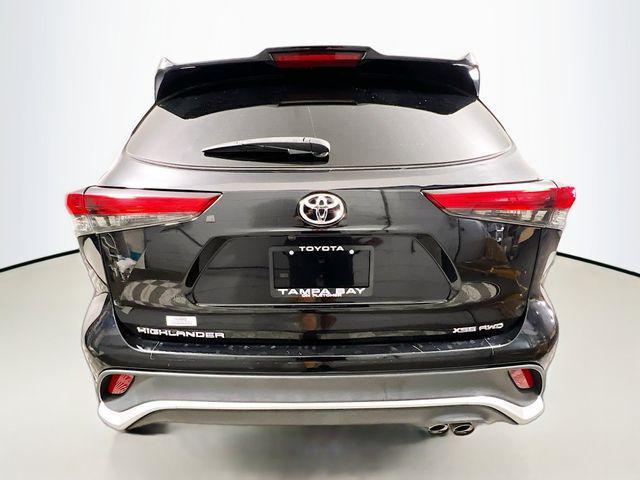 used 2022 Toyota Highlander car, priced at $33,322