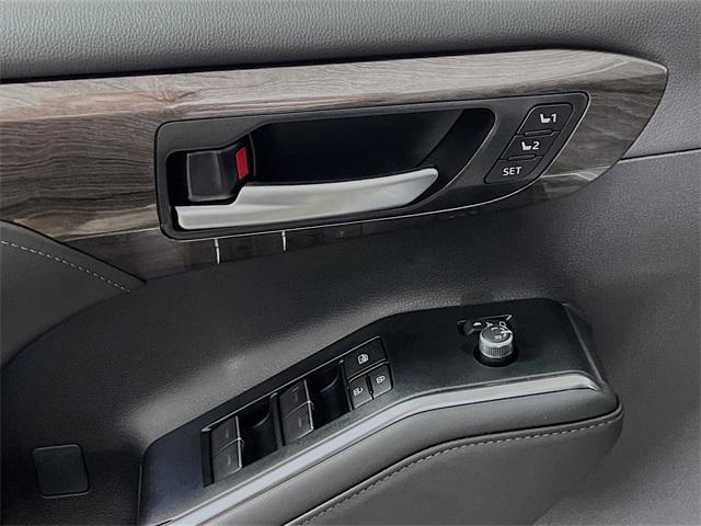 new 2025 Toyota Highlander car, priced at $56,422