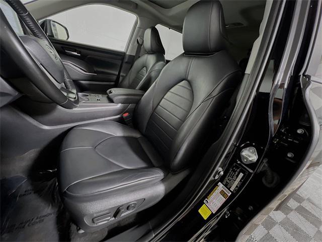 used 2023 Toyota Highlander car, priced at $31,309