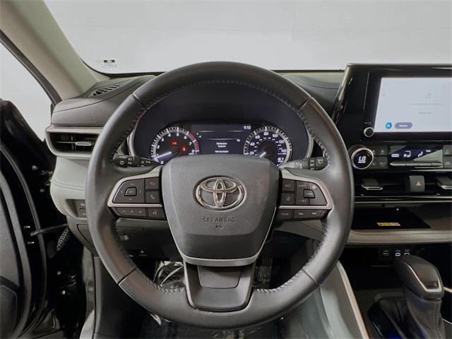 used 2023 Toyota Highlander car, priced at $33,029