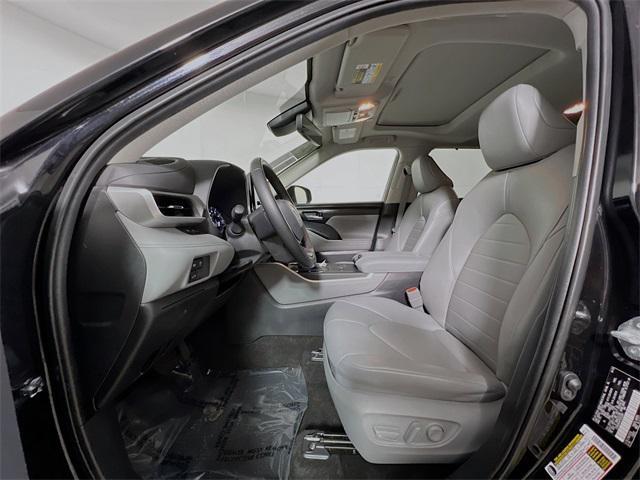 used 2023 Toyota Highlander car, priced at $33,029