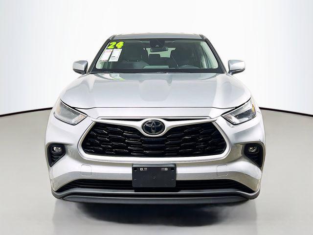 used 2024 Toyota Highlander car, priced at $33,583