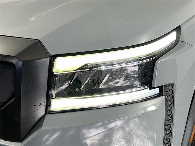 2023 Boulder Gray Pearl Nissan Frontier