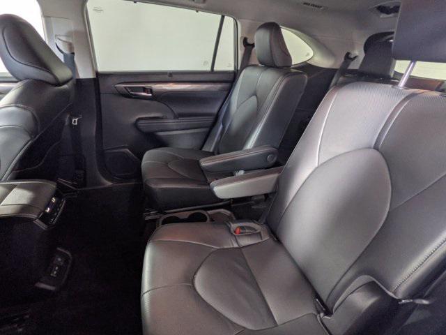 used 2022 Toyota Highlander car, priced at $33,652