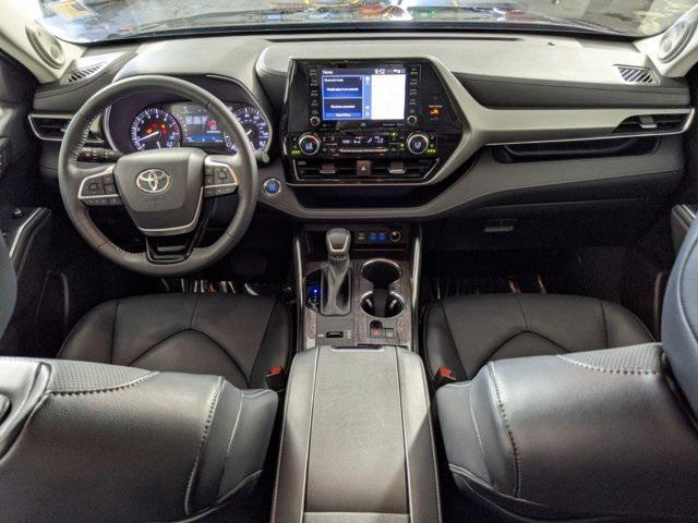 used 2022 Toyota Highlander car, priced at $33,652