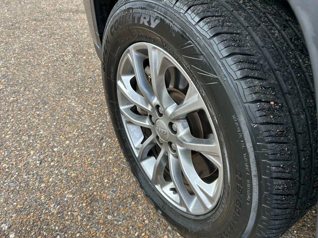 used 2019 Jeep Cherokee car, priced at $13,995