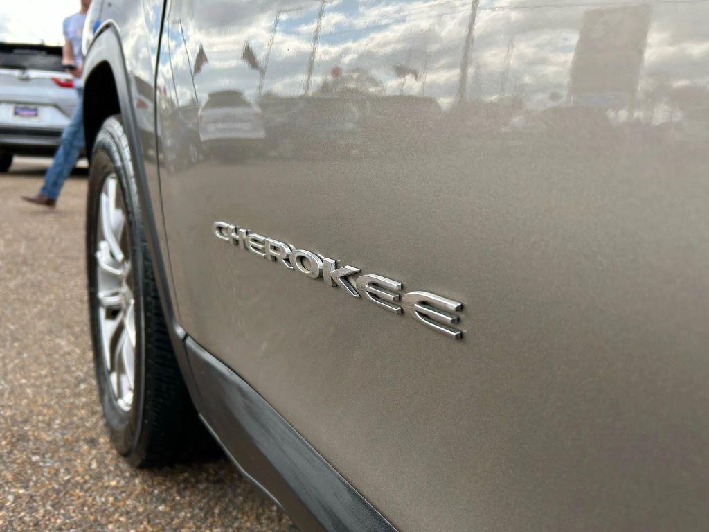 used 2019 Jeep Cherokee car, priced at $13,995