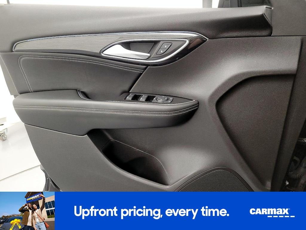 used 2023 Buick Envision car, priced at $23,998
