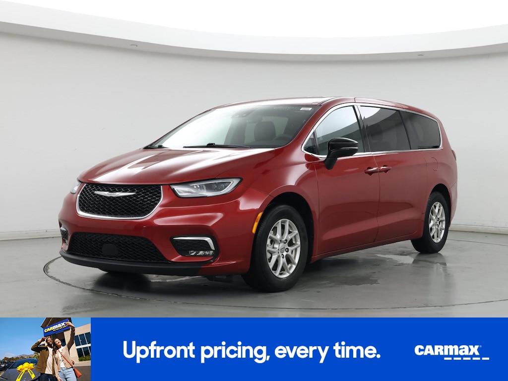 used 2025 Chrysler Pacifica car, priced at $28,998