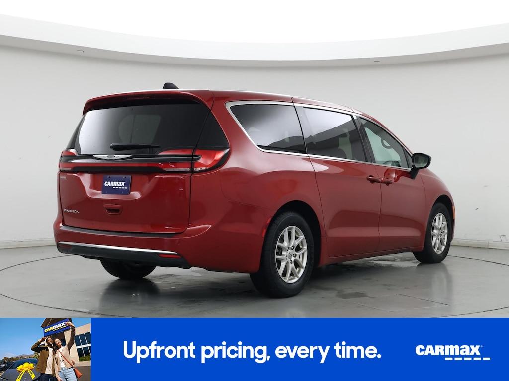 used 2025 Chrysler Pacifica car, priced at $28,998