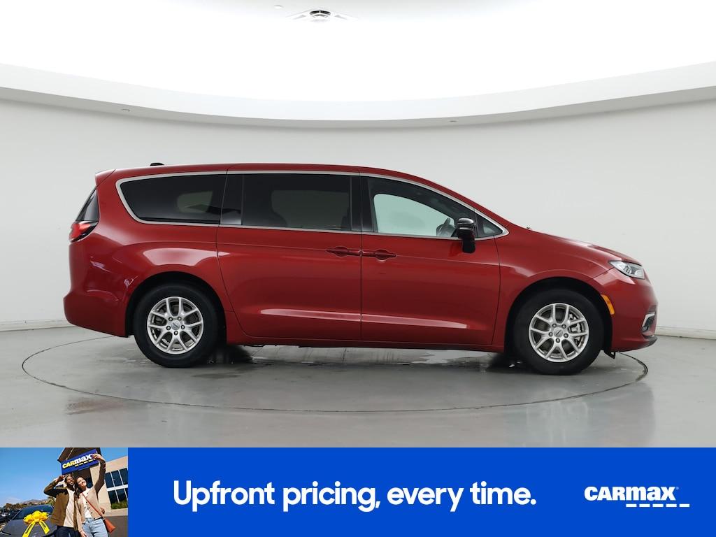 used 2025 Chrysler Pacifica car, priced at $28,998