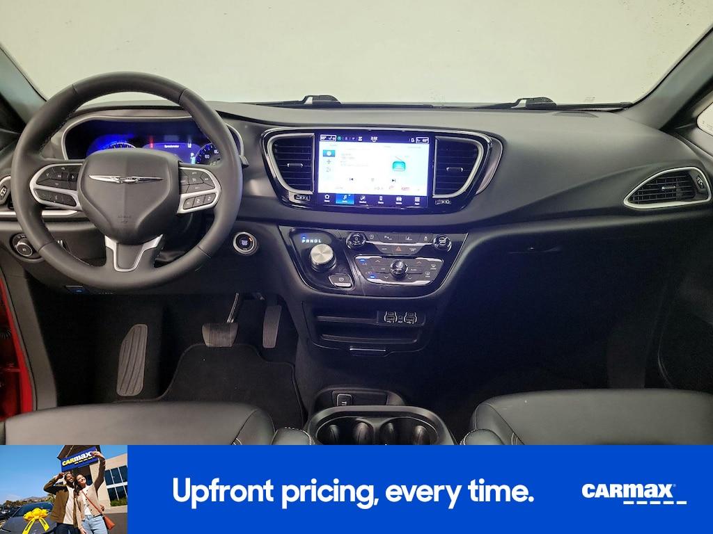 used 2025 Chrysler Pacifica car, priced at $28,998