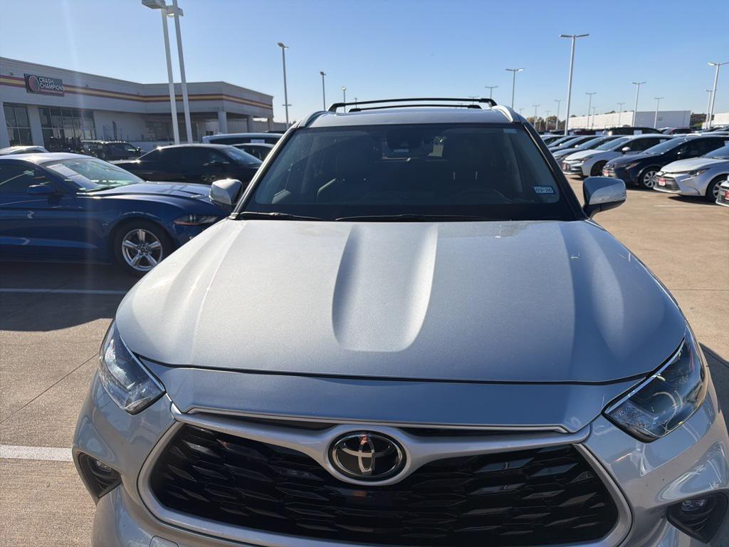 used 2024 Toyota Highlander car, priced at $36,995