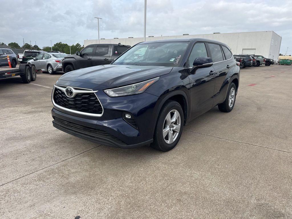 used 2025 Toyota Highlander car, priced at $37,095