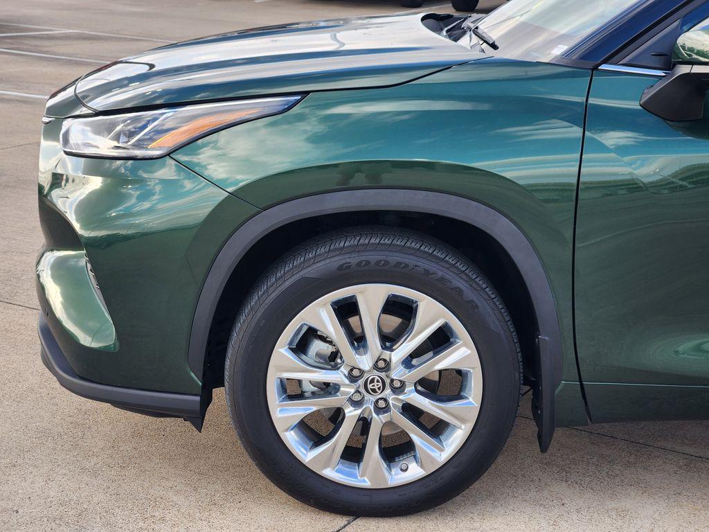 used 2023 Toyota Highlander car, priced at $40,095