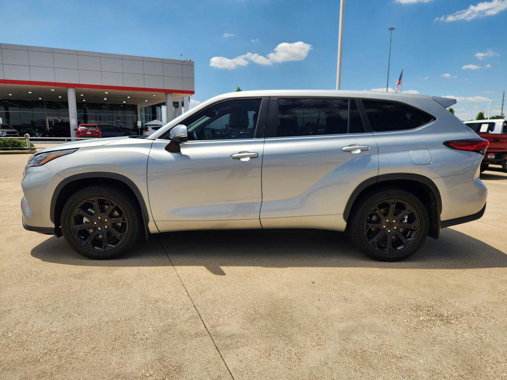 used 2023 Toyota Highlander car, priced at $34,895