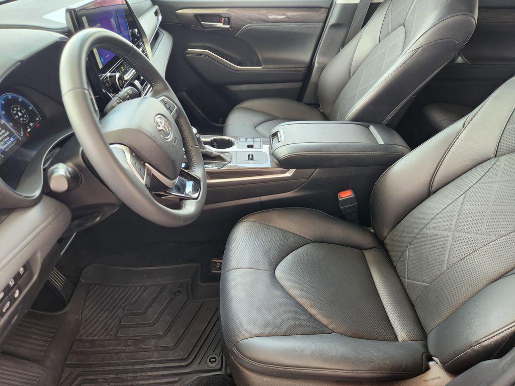 used 2024 Toyota Highlander car, priced at $44,395