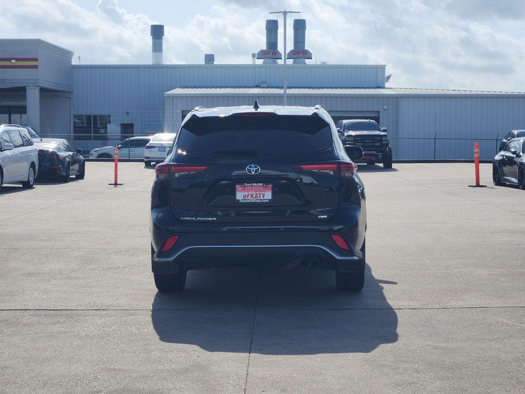 used 2024 Toyota Highlander car, priced at $33,695