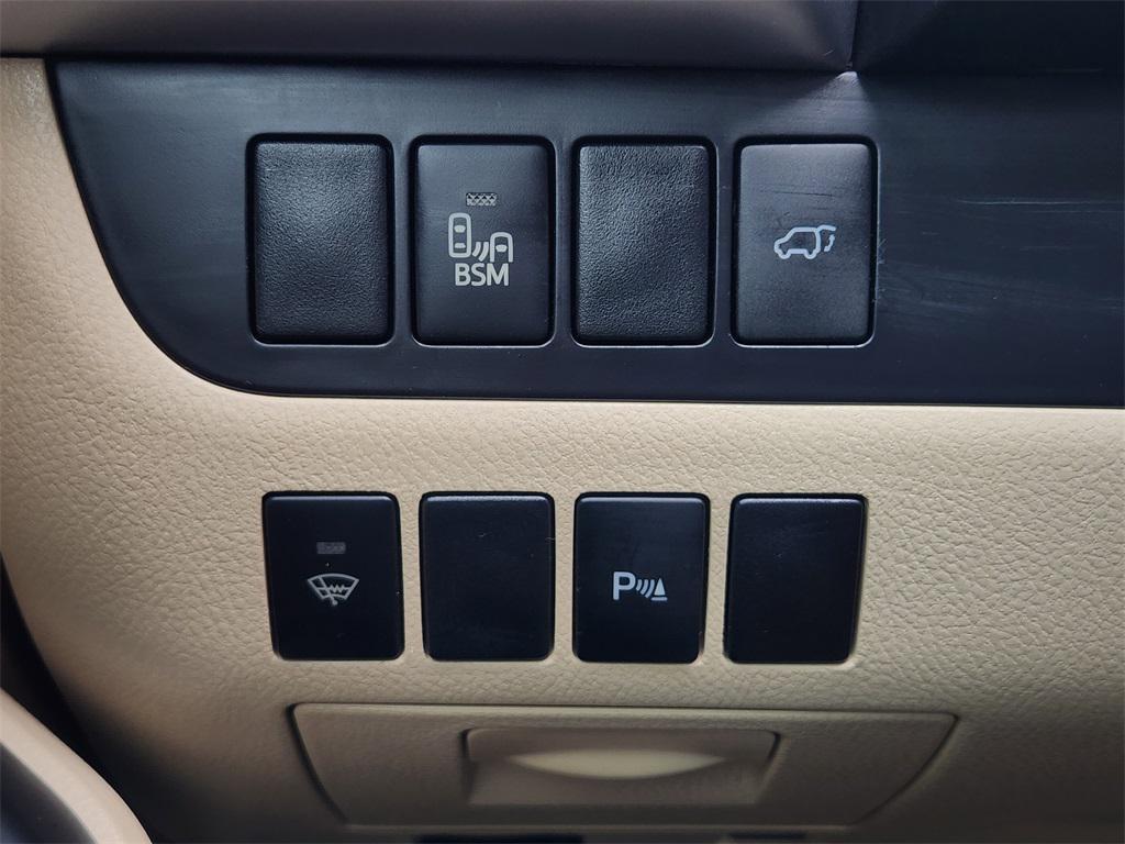 used 2015 Toyota Highlander car, priced at $16,595