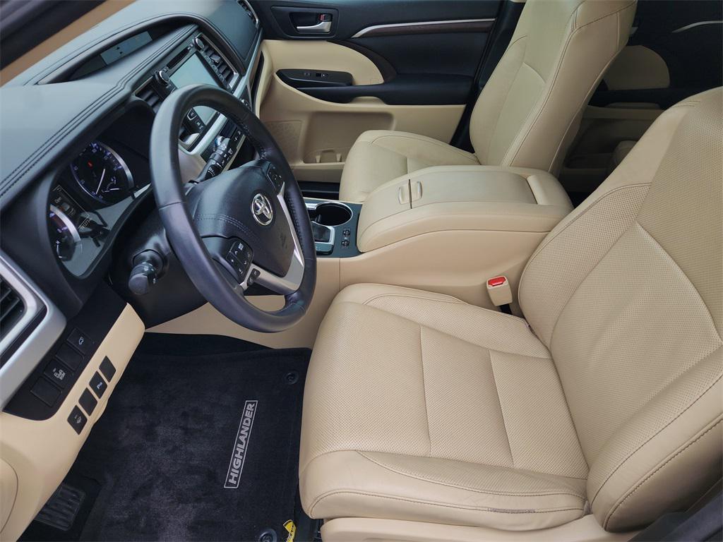 used 2015 Toyota Highlander car, priced at $16,595