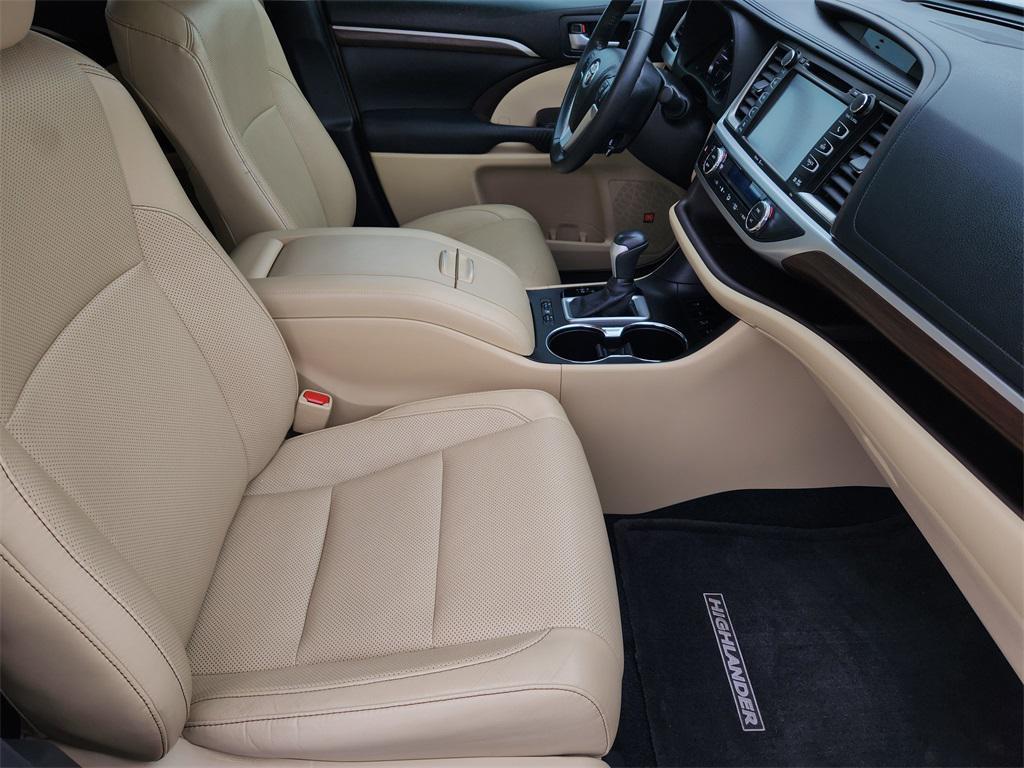 used 2015 Toyota Highlander car, priced at $16,595
