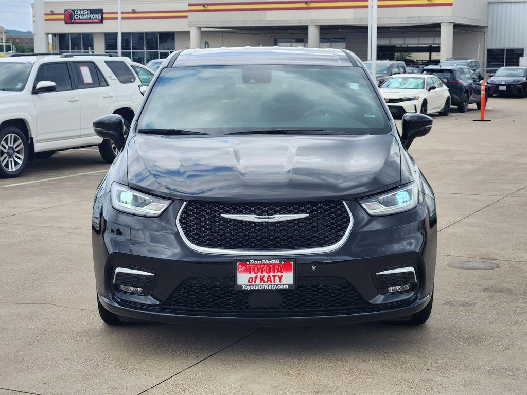 used 2025 Chrysler Pacifica car, priced at $30,895