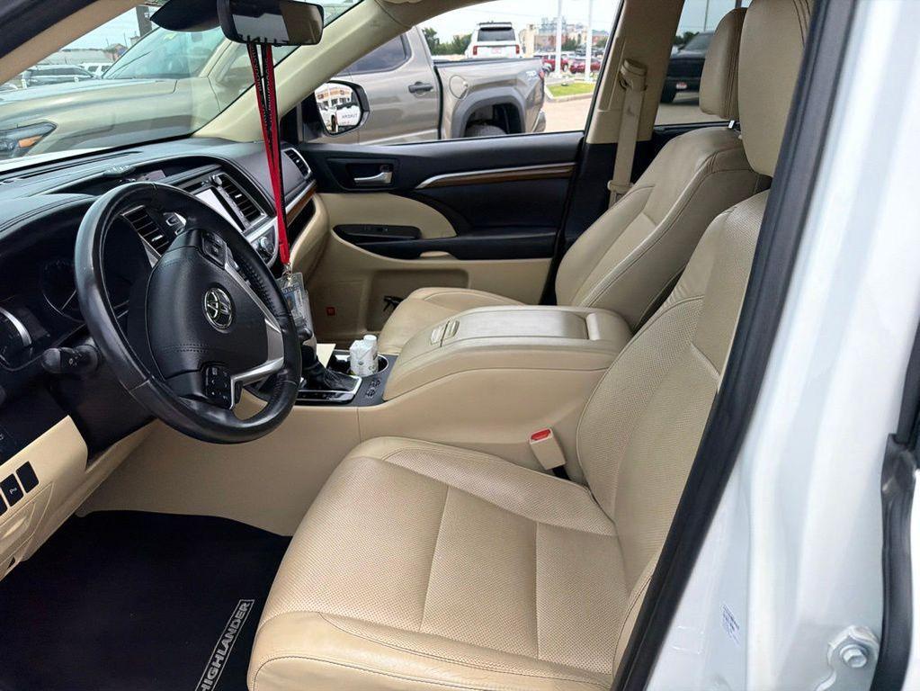 used 2019 Toyota Highlander car, priced at $25,495
