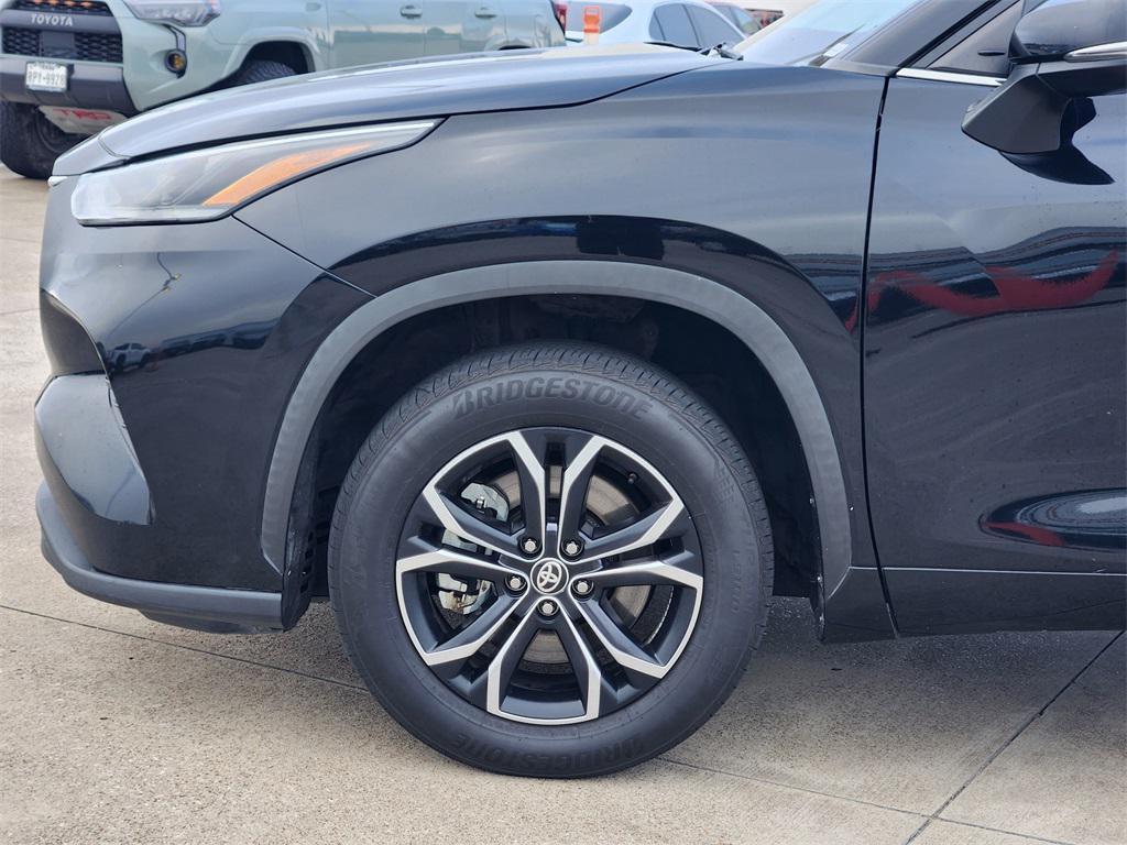 used 2021 Toyota Highlander car, priced at $18,995