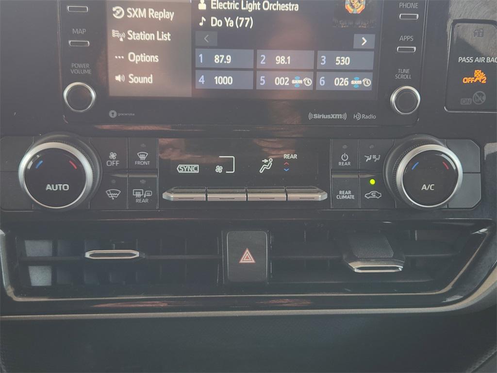 used 2021 Toyota Highlander car, priced at $18,995