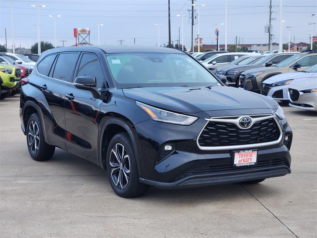 used 2021 Toyota Highlander car, priced at $18,995