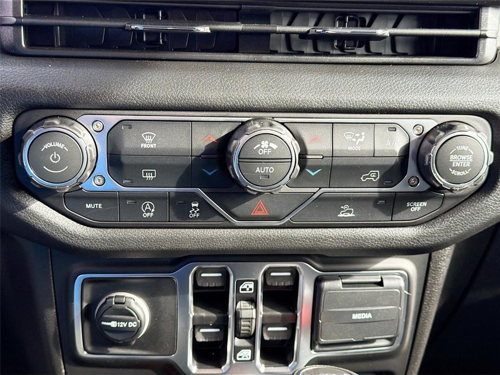 new 2026 Jeep Gladiator car, priced at $43,680