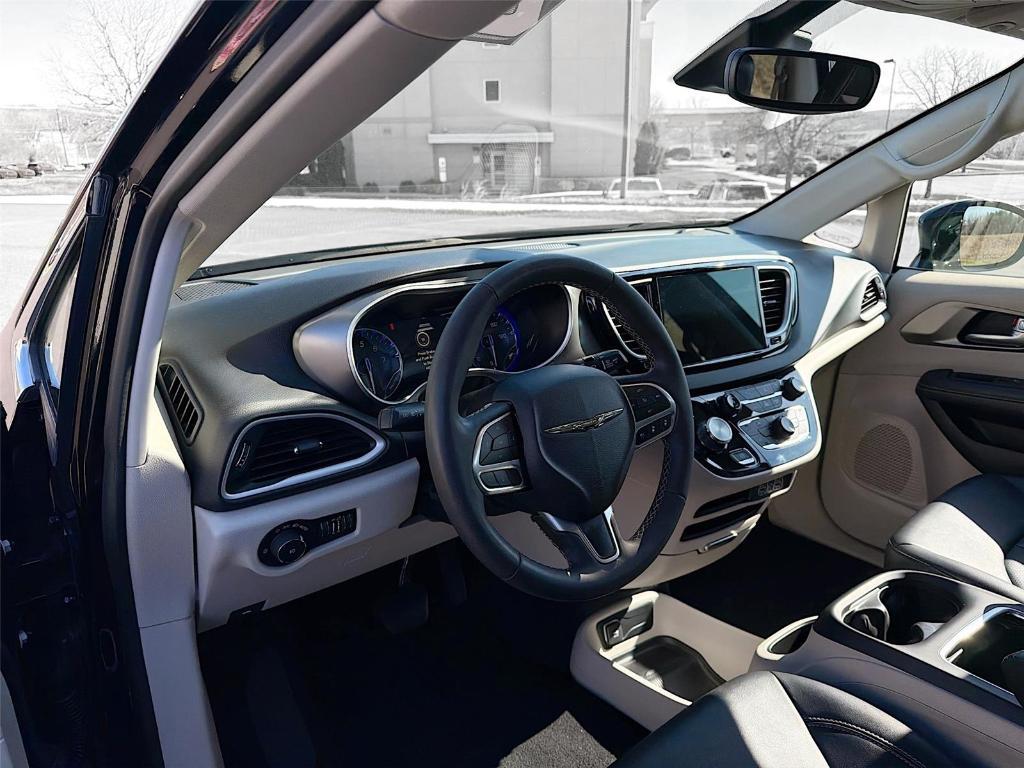 used 2024 Chrysler Pacifica car, priced at $27,497