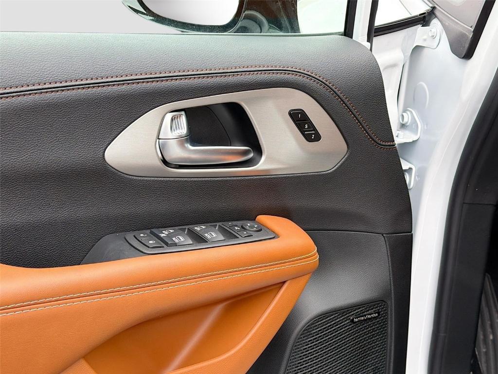 new 2026 Chrysler Pacifica car, priced at $53,713