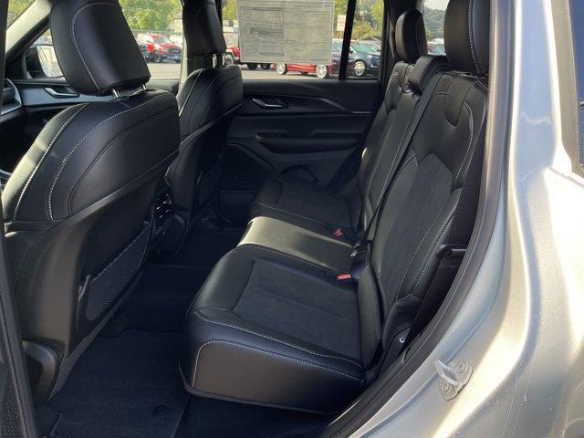 new 2025 Jeep Grand Cherokee car, priced at $40,925