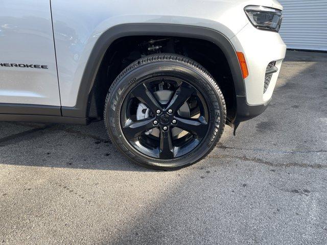 new 2025 Jeep Grand Cherokee car, priced at $40,925