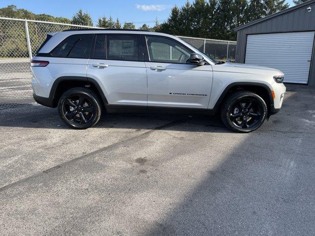 new 2025 Jeep Grand Cherokee car, priced at $40,925