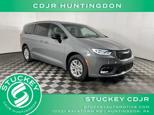 used 2025 Chrysler Pacifica car, priced at $33,497