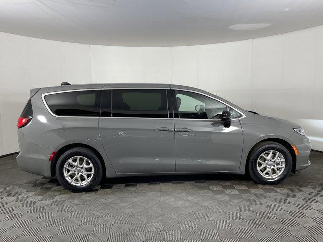 used 2025 Chrysler Pacifica car, priced at $33,497
