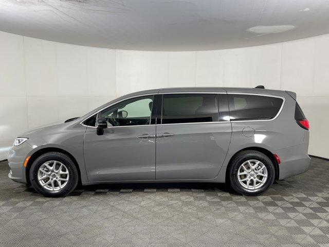 used 2025 Chrysler Pacifica car, priced at $33,497