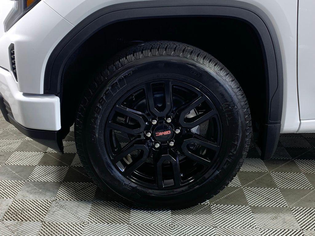 new 2026 GMC Sierra 1500 car, priced at $43,995