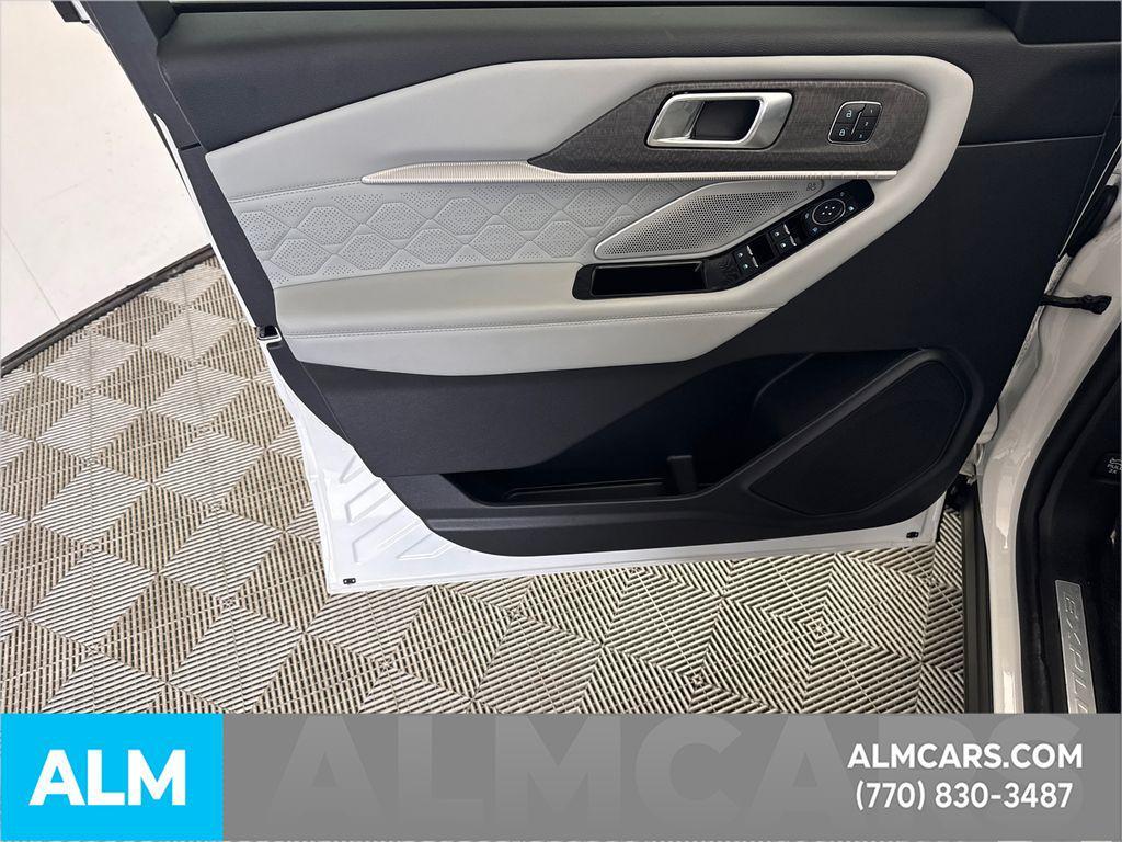 used 2025 Ford Explorer car