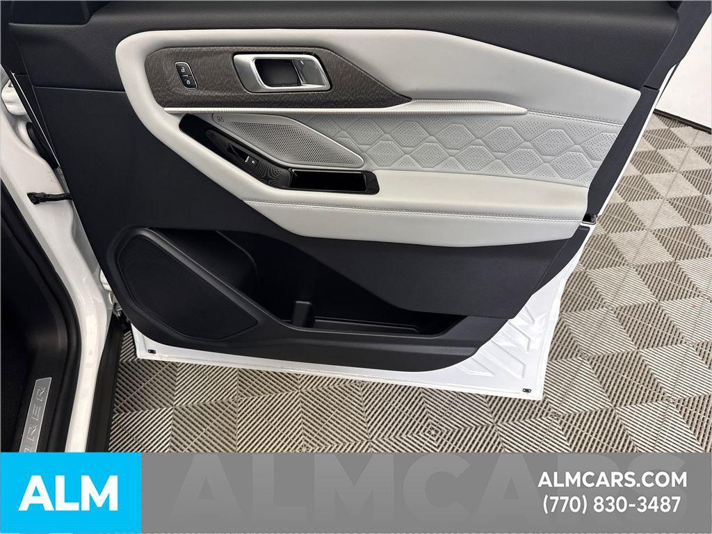 used 2025 Ford Explorer car