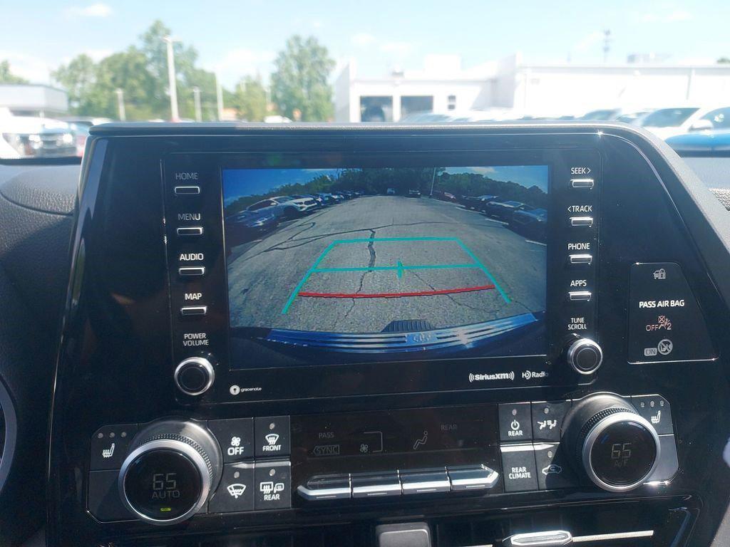 used 2020 Toyota Highlander car, priced at $27,348