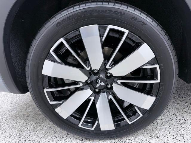 used 2025 Mitsubishi Outlander car, priced at $32,800