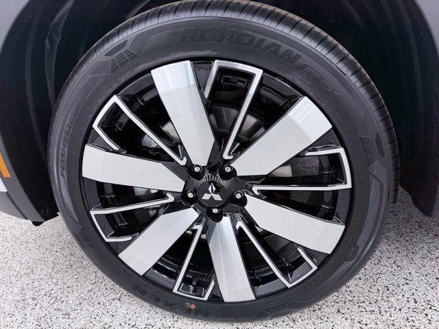 new 2026 Mitsubishi Outlander car, priced at $35,237