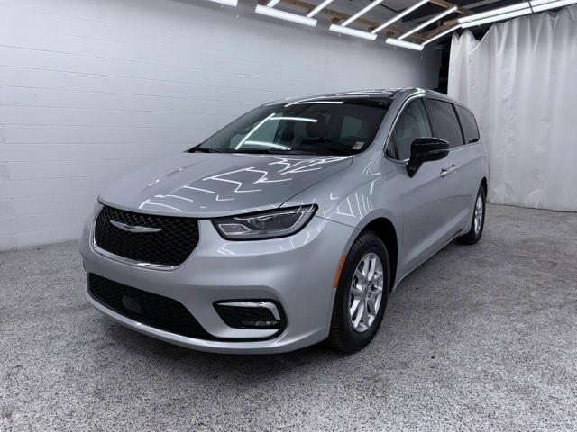 used 2024 Chrysler Pacifica car, priced at $27,810