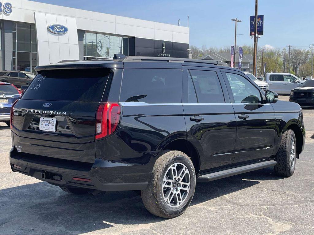 new 2025 Ford Expedition car, priced at $66,085